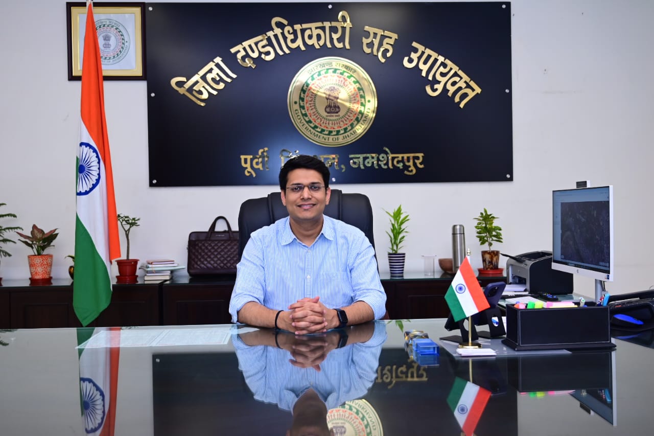 jamshedpur : जयपाल सिंह मुंडा की मूर्ति स्थापना की मांग को लेकर सौंपा गया मांग पत्र