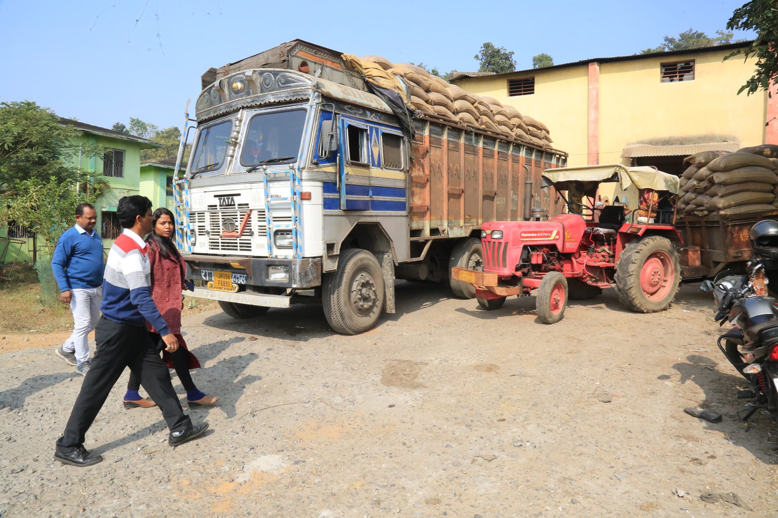 डीएसओ ने चंद्रपुरा के जन वितरण प्रणाली दुकान का किया औचक निरिक्षण, खाद्यान्न कालाबाजारी का मामला उजागर