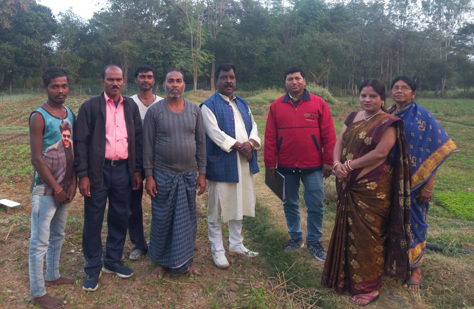 नई तकनीक से खेती करने के लिए जिला पार्षद  ने  किसानों को किया प्रेरित