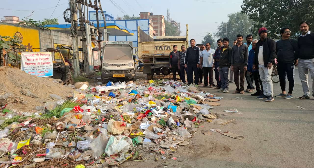 कचड़े के अंबार से बजबजा रहा है पुरा मानगो !