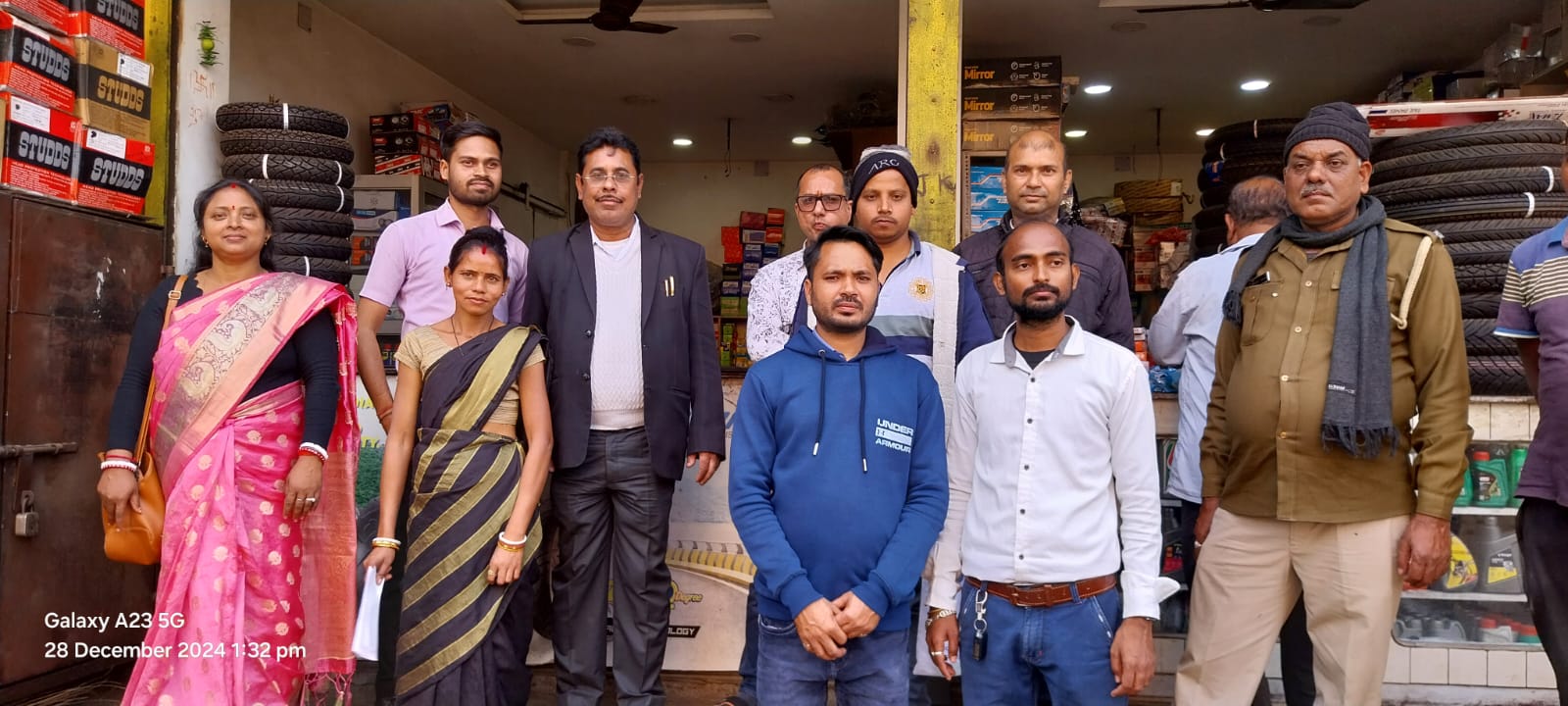 बाल मजदूरी करते पकड़ गए पांच बच्चों को समिति ने कराया मुक्त