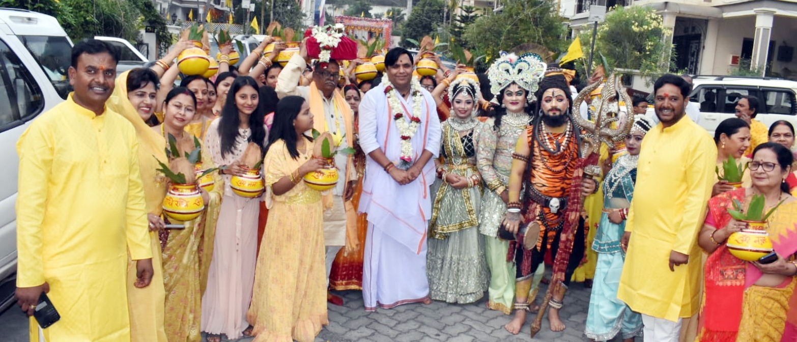 कलश यात्रा में हर-हर महादेव के लगे जयकारे, झांकी ने सबका मन मोहा