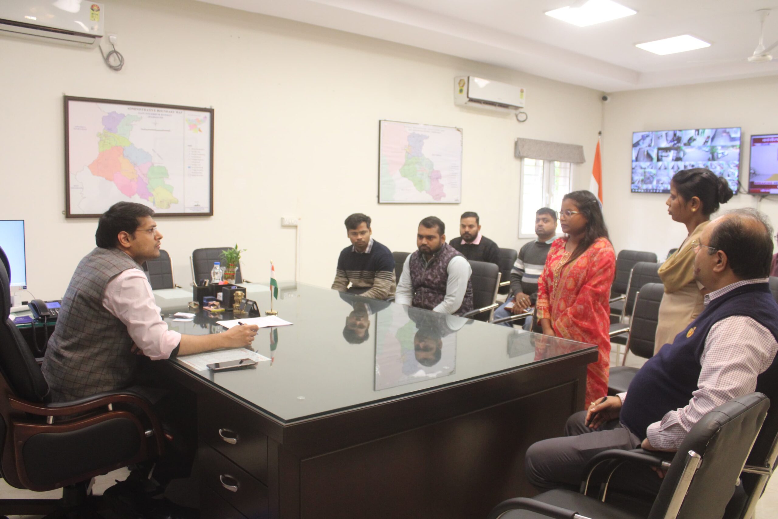 उपायुक्त ने जनता दरबार में सुनी आमजनों की समस्याएं, समयबद्ध कार्रवाई को लेकर किया आश्वस्त