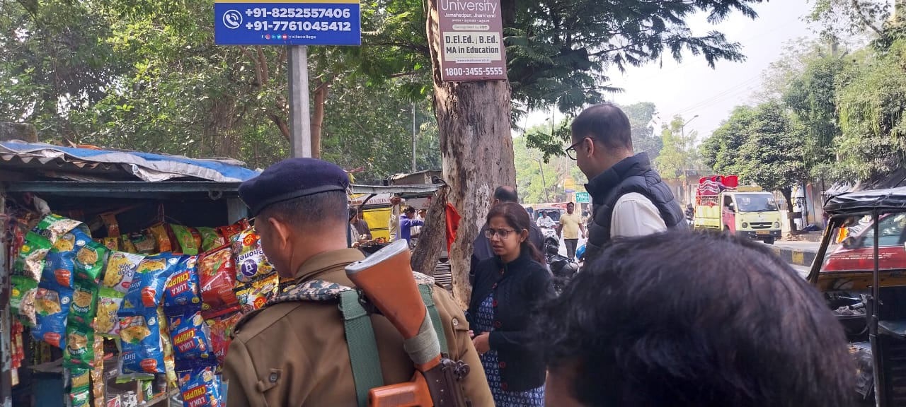 अनुमंडल पदाधिकारी धालभूम के नेतृत्व में तंबाकू उत्पादों की बिक्री पर रोक के लिए की गई छापेमारी