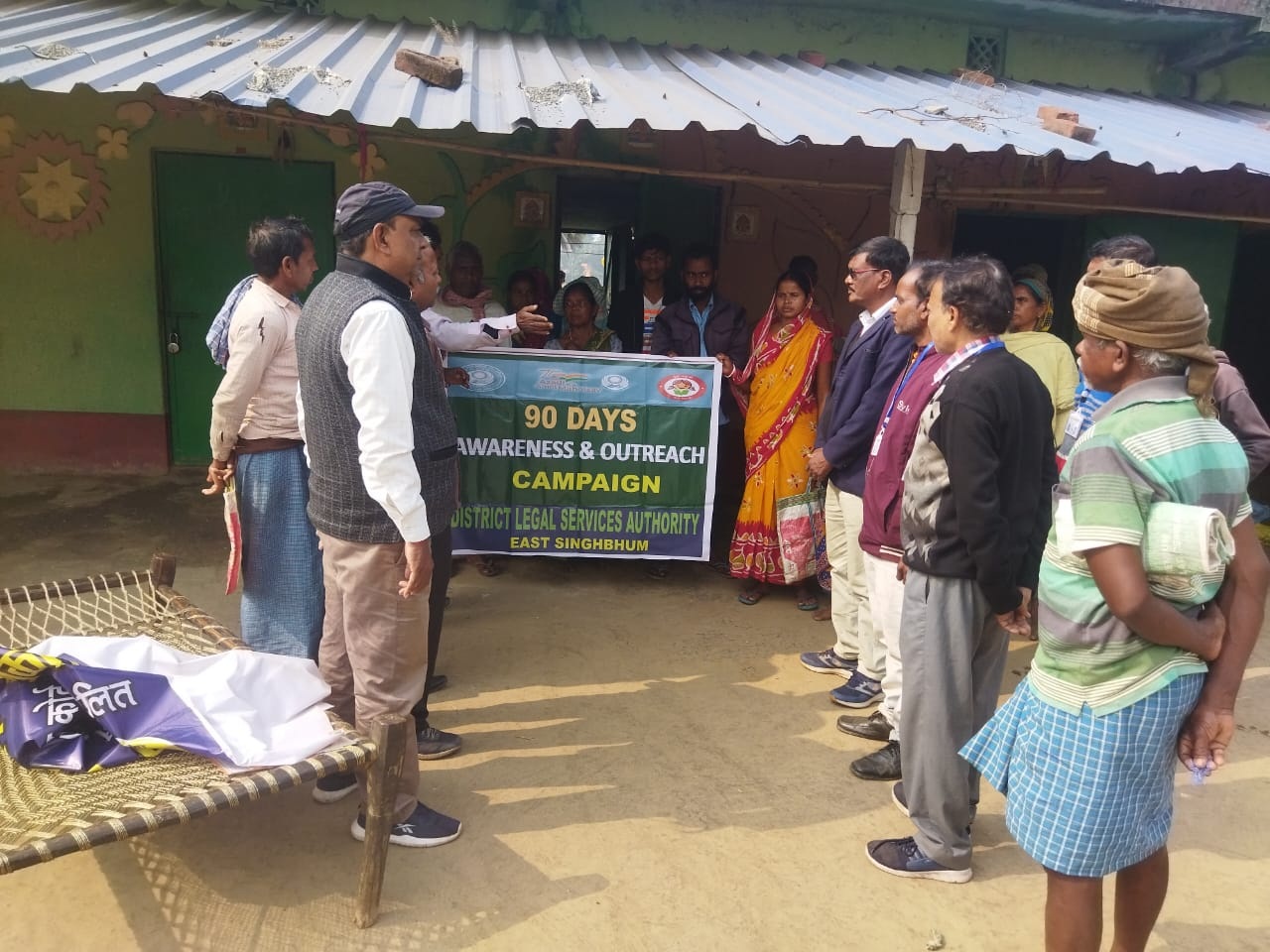 डालसा का मोबाइल वैन पहुंचा पटमदा, ग्रामीणों के बीच चलाया गया कानूनी जागरूकता अभियान