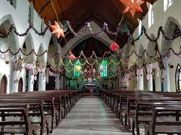 चरनी में हुआ प्रभु यीशु का जन्म, कैरोल गीत से गूंजते रहे चर्च