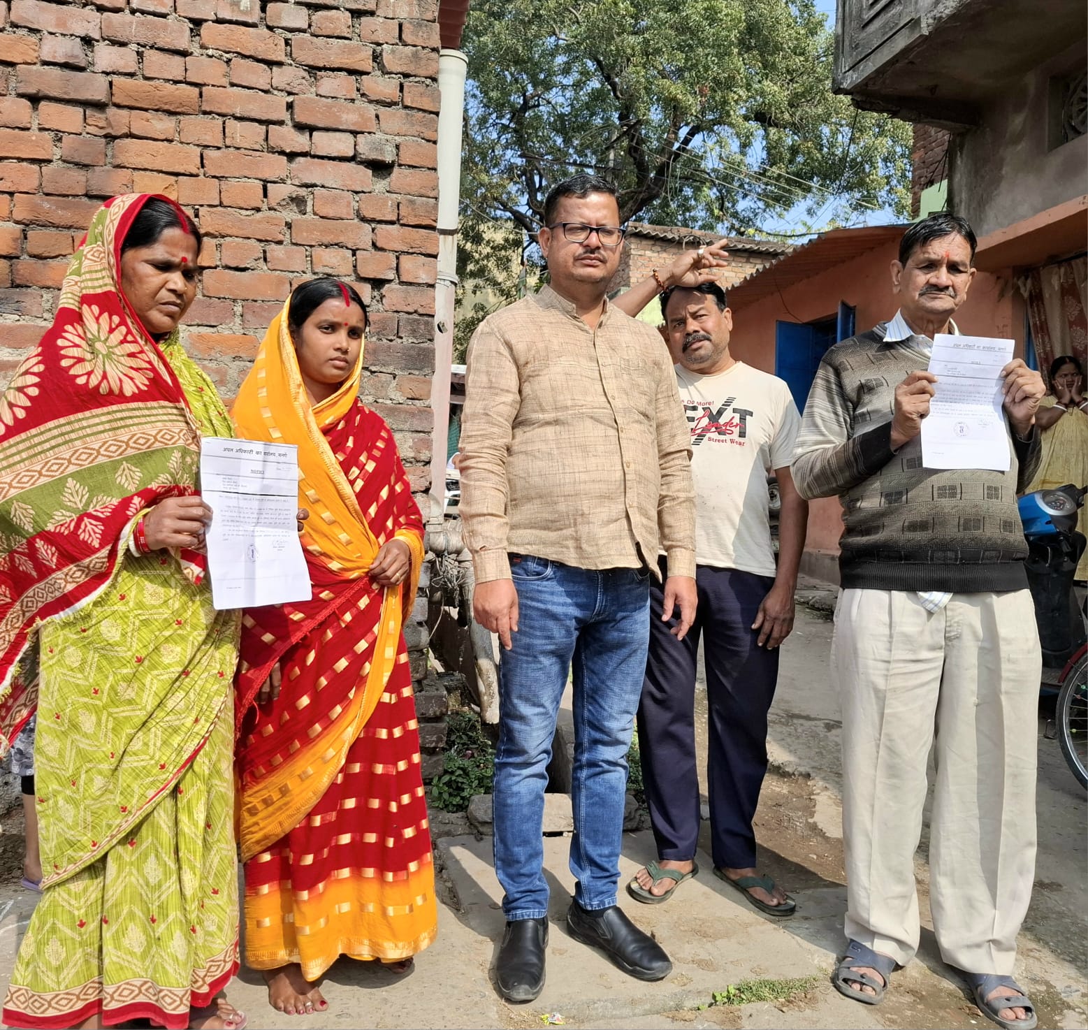 मानगो में नदी किनारे बसे लोगों को मिला मकान खाली करने का नोटिस