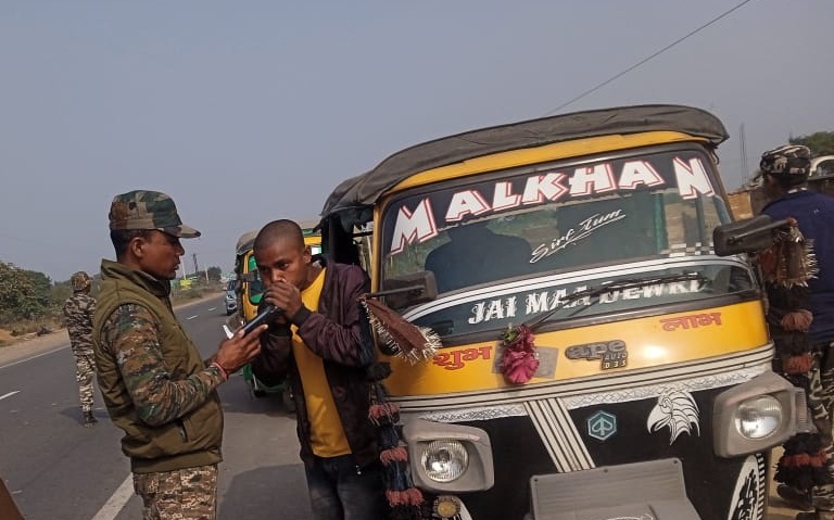 नीमडीह में पुलिस ने अवैध देशी भट्ठी एवं जावा महुआ किया नष्ट