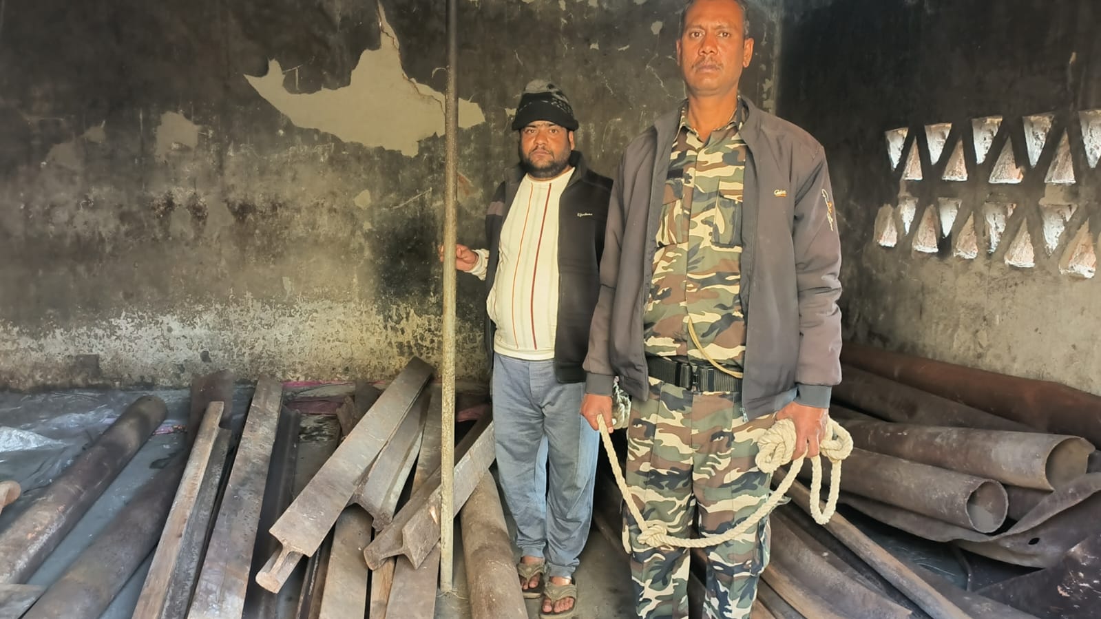 बोकारो से स्क्रैप लूट में फरार आरोपी धराया, माल बरामद