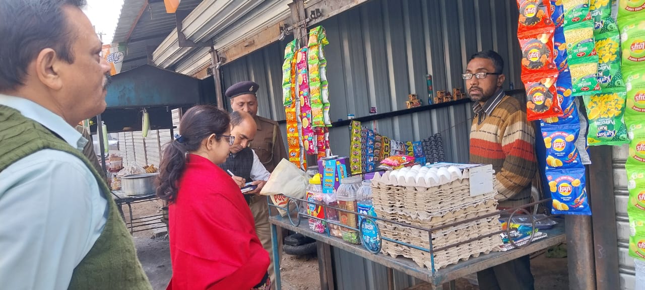 तंबाकू उत्पादों की बिक्री को लेकर एसडीओ ने चलाया जांच अभियान