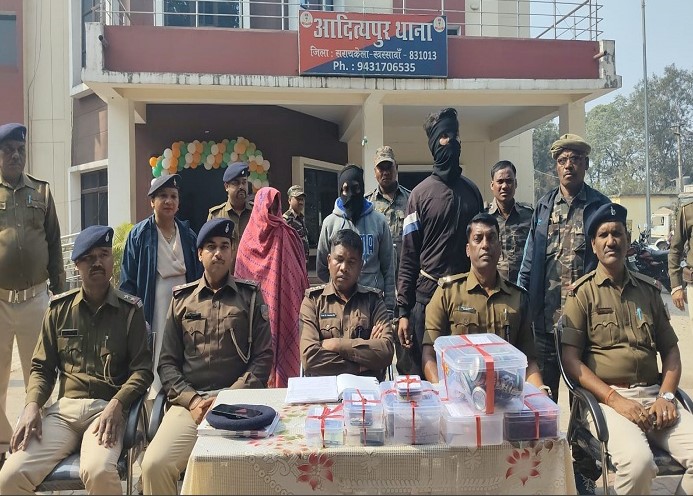 Adityapur: पत्नी ने रची थी पति की हत्या की साजिश, पुलिस ने किया हत्याकांड का खुलासा, तीन गिरफ्तार