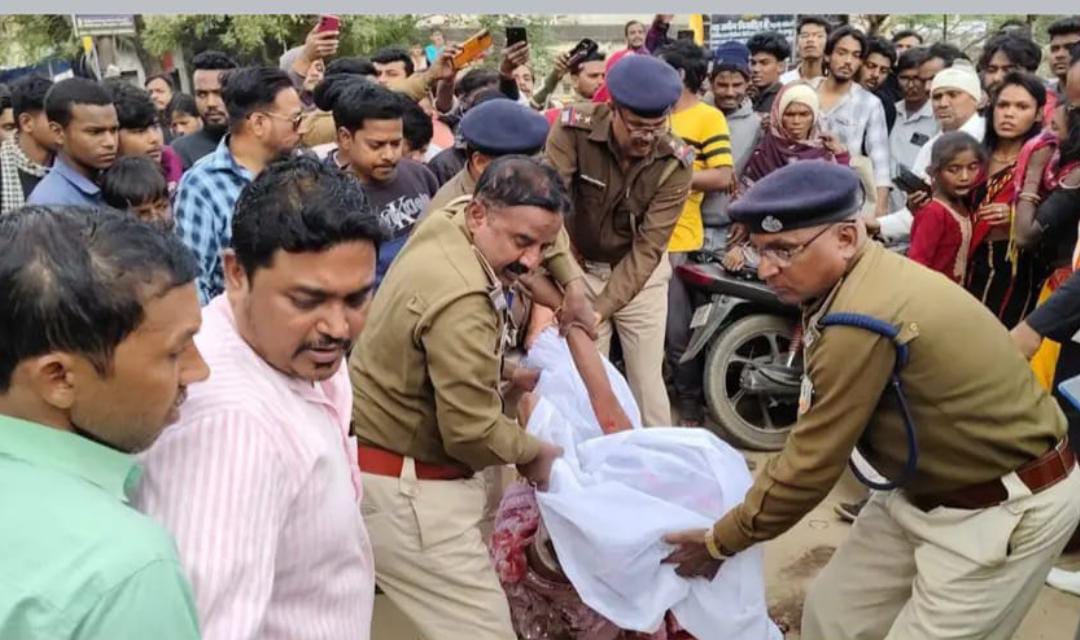 मधुपुर में हुए सड़क हादसे में एक महिला की मौत, जांच में जुटी पुलिस