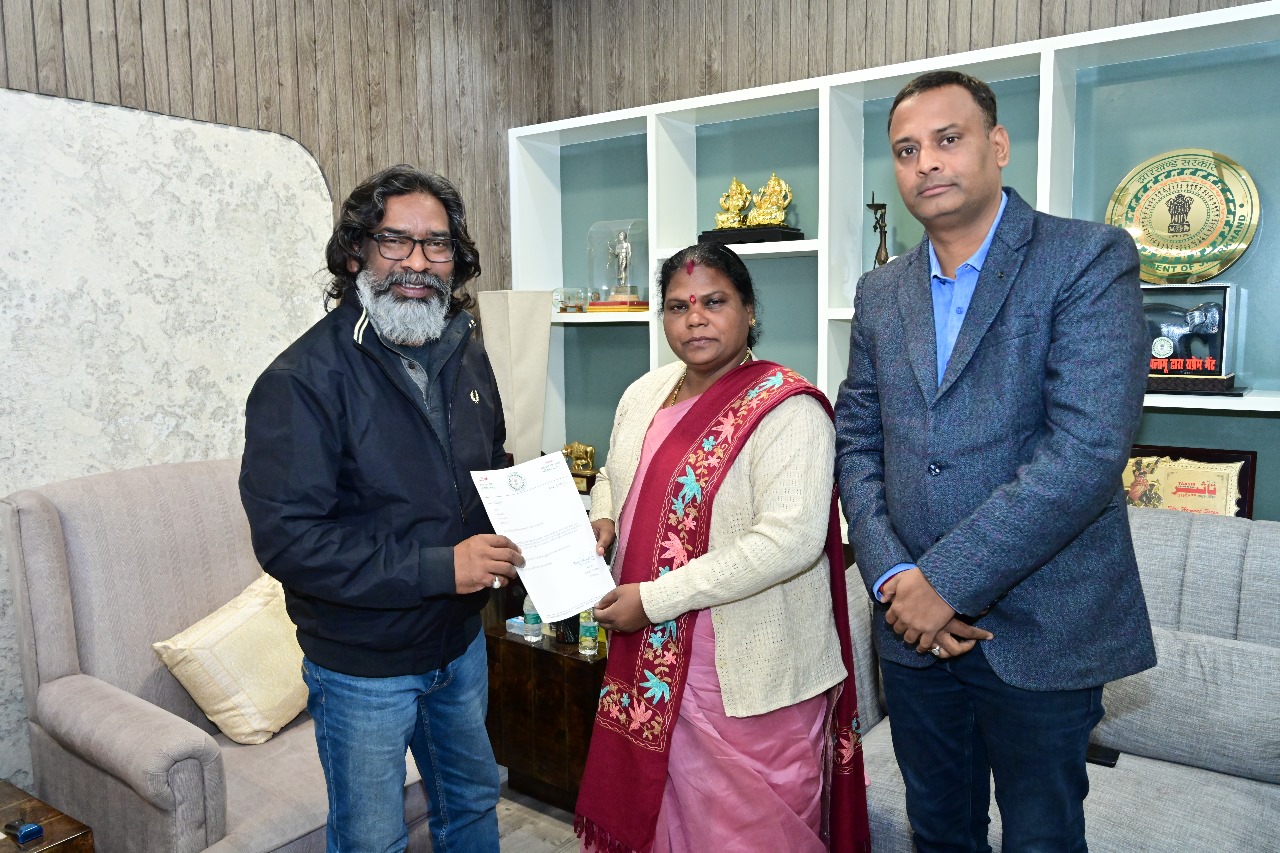 पूर्वी सिंहभूम में उपविकास आयुक्त की पदस्थापना को लेकर मुख्यमंत्री से मिली जिला परिषद अध्यक्ष बारी मुर्मू एवं डॉ परितोष सिंह