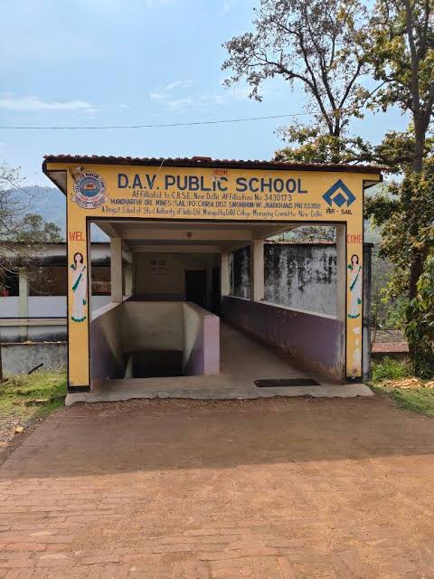 सेल संबद्ध डीएवी स्कूल चिरिया में विश्व हिंदी दिवस पर कार्यक्रम आयोजित