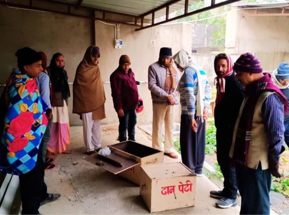 Deoghar : जसीडीह के पागल बाबा आश्रम में चोरी, दानपेटी गायब