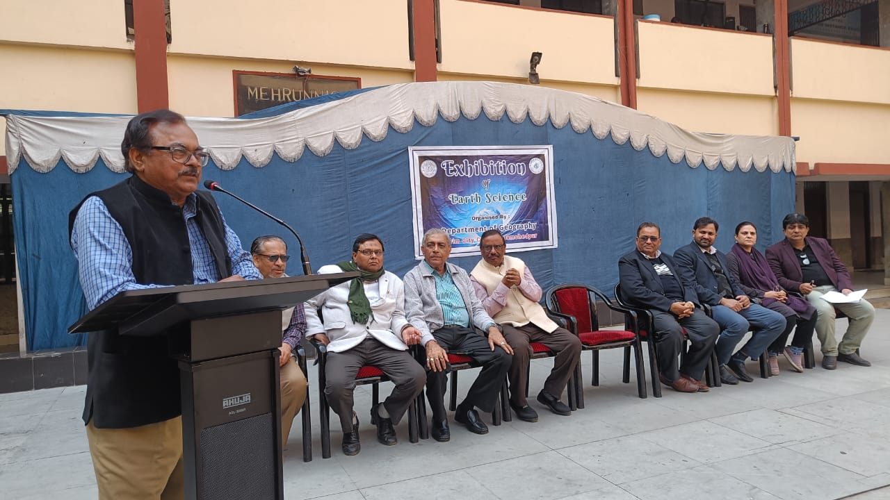 करीम सिटी कॉलेज में भूगोल विभाग ने अर्थ विज्ञान पर की प्रदर्शनी आयोजित