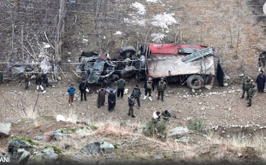 जम्मू-कश्मीरः खराब मौसम का कहर, बांदीपोरा और किश्तवाड़ में खाई में गिरे वाहन, 4 जवानों समेत 8 लोगों की मौत