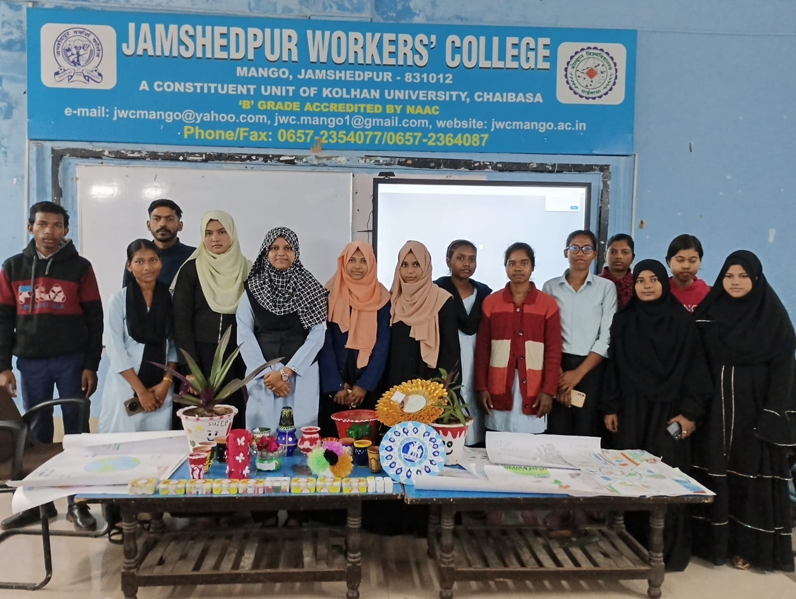 वर्कर्स कॉलेज में युवा स्वर्ण उत्सव के तहत कला और शिल्प कार्निवल का आयोजन