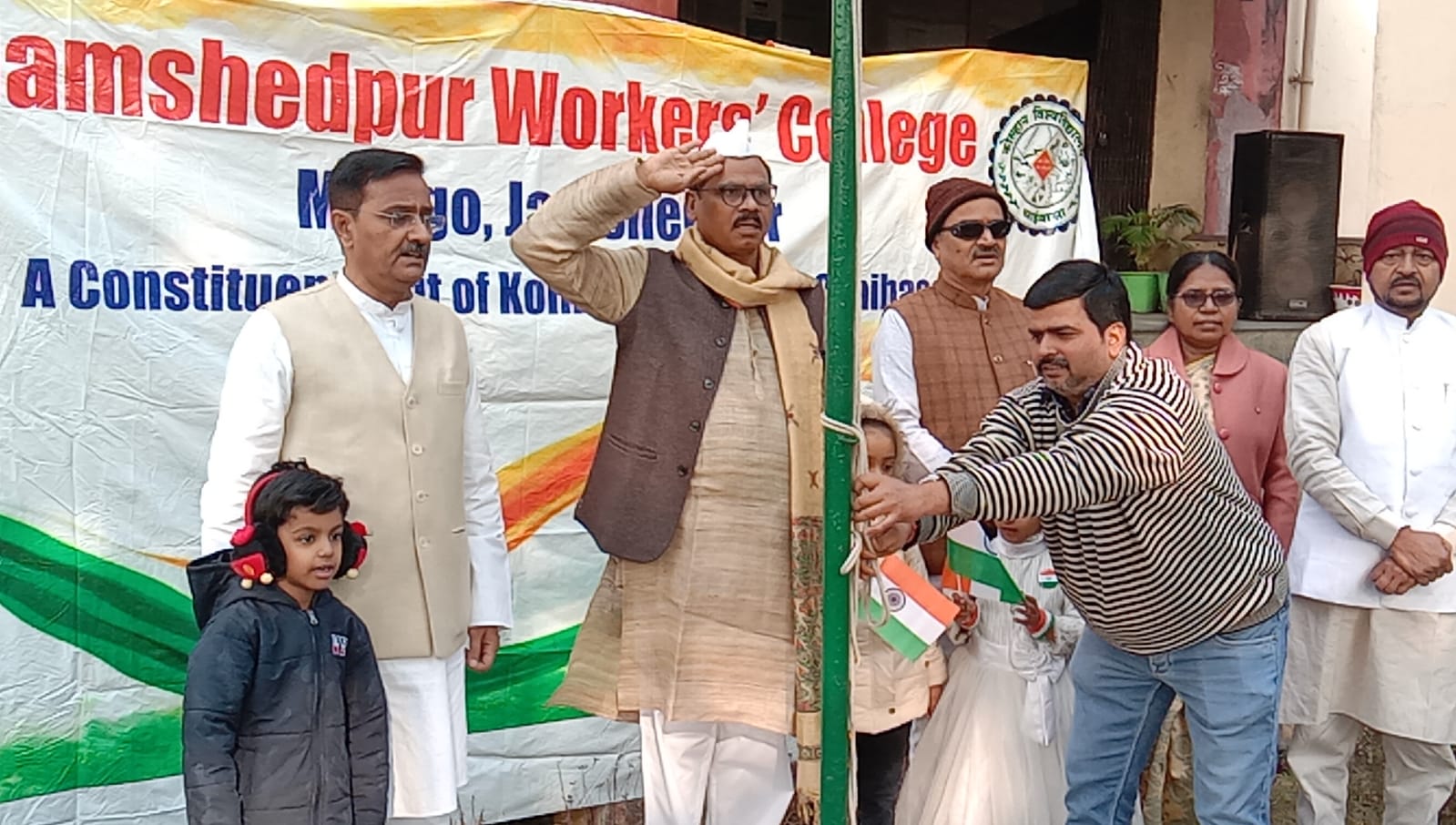 Jamshedpur: वर्कर्स कॉलेज में गणतंत्र दिवस के अवसर पर फहराया गया तिरंगा