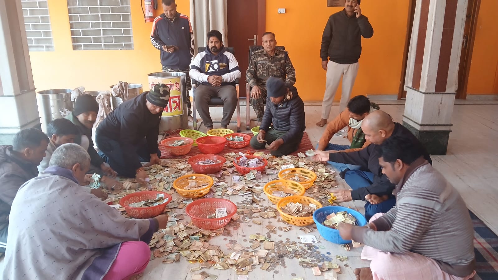 Deoghar : बाबा बैद्यनाथ मंदिर में नेपाली मुद्रा सहित डॉलर में भी आया चढ़ावा