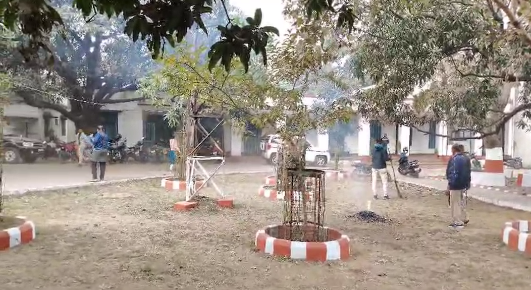 Jamshedpur: गोलमुरी पुलिस लाइन में स्वच्छता अभियान, SSP ने किया श्रमदान