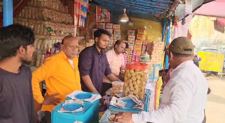 बोकारो में मकर संक्रांति को लेकर बाजार में बढ़ी चहल-पहल, गया के तिलकुट की मांग ज्यादा