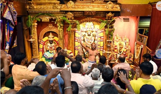 तिरुपति मंदिर में मची भगदड़ से 6 लोगों की मौत,राष्ट्रपति एवं प्रधानमंत्री ने व्यक्त की शोक संवेदना