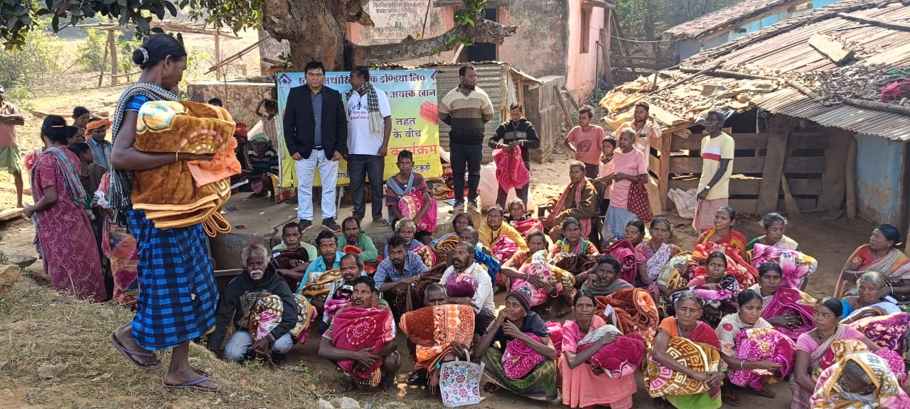 SAIL ने जरूरतमंद ग्रामीणों के बीच बांटा कंबल, मैत्री फुटबॉल प्रतियोगिता का भी हुआ आयोजन