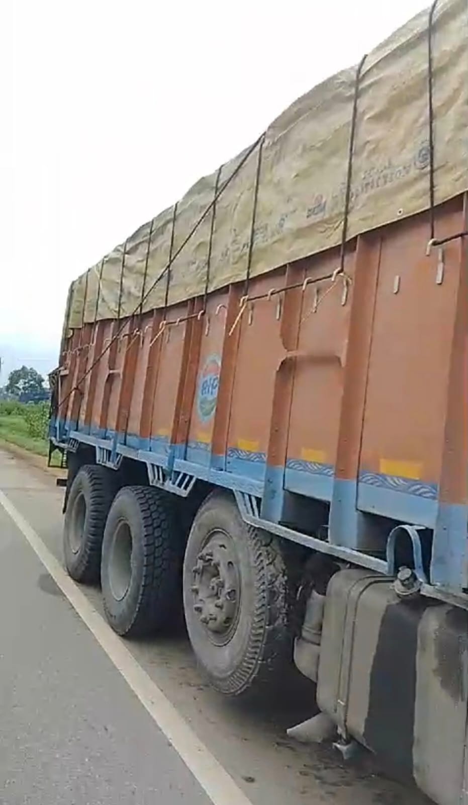 गुवा: 15 लाख रुपये का टीएमटी लदा ट्रक चोरी, प्रशासन पर उठे सवाल