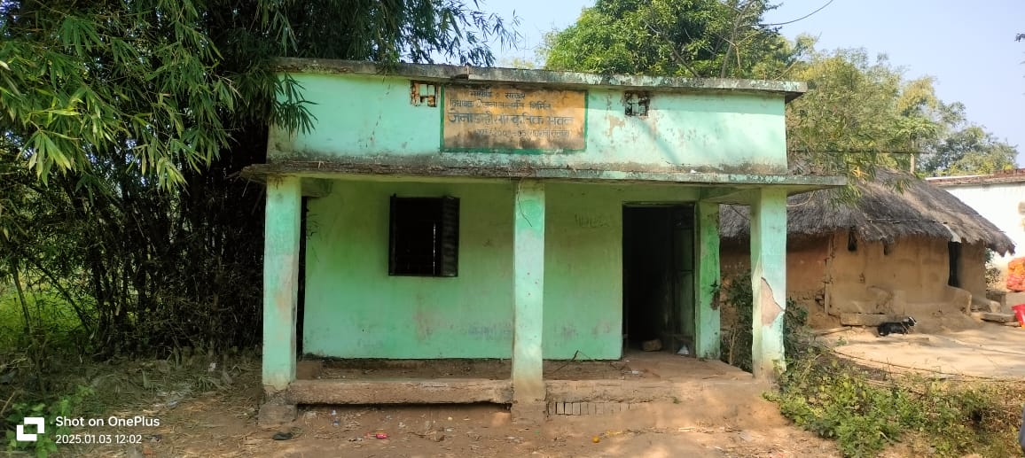 उचित रखरखाव के अभाव में राधा रानी क्लब धीरे-धीरे खोता जा रहा अपना अस्तित्व