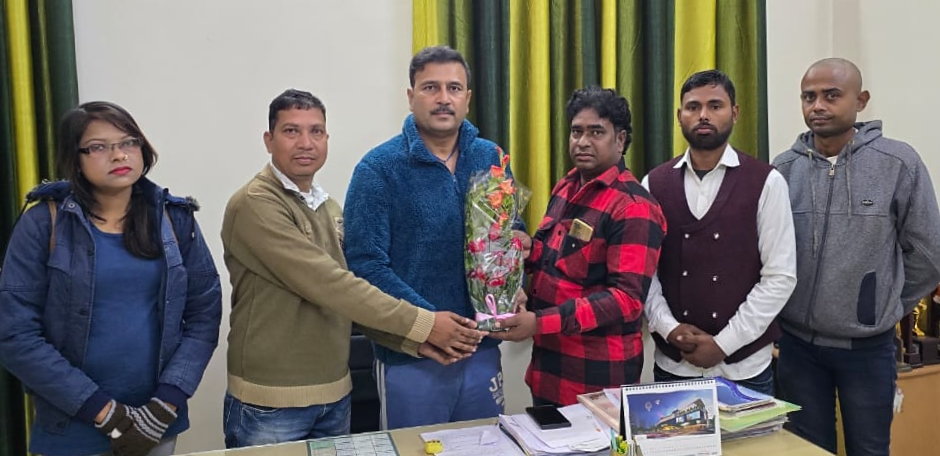 सुदेश महतो को आजसू पार्टी कार्यकर्ताओं ने राजनीतिक गतिविधि से कराया अवगत