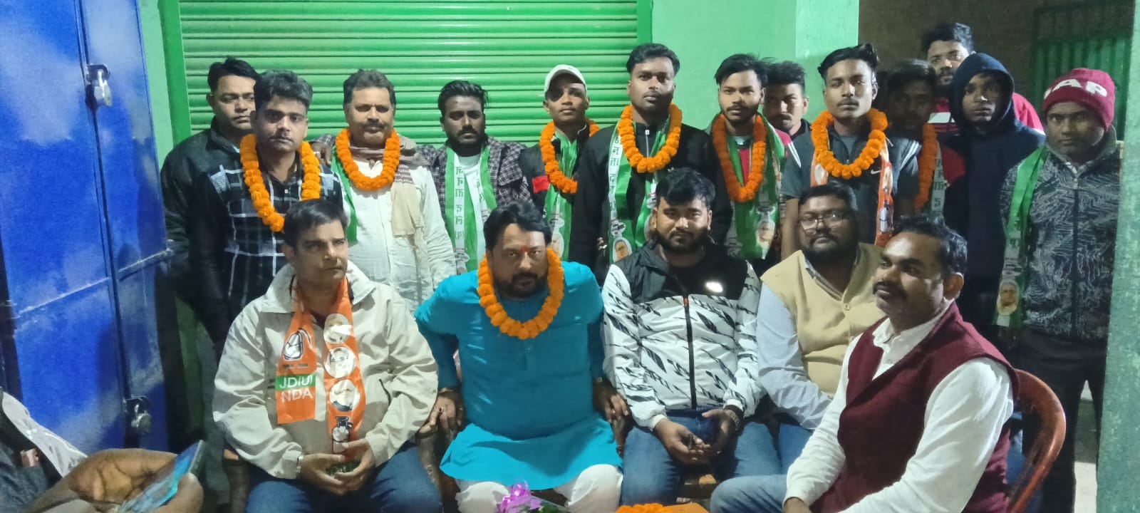 Jamshedpur: मुखियाडांगा में नीतीश कुमार की कार्यशैली से प्रभावित दर्जनों युवा हुए जदयू में शामिल