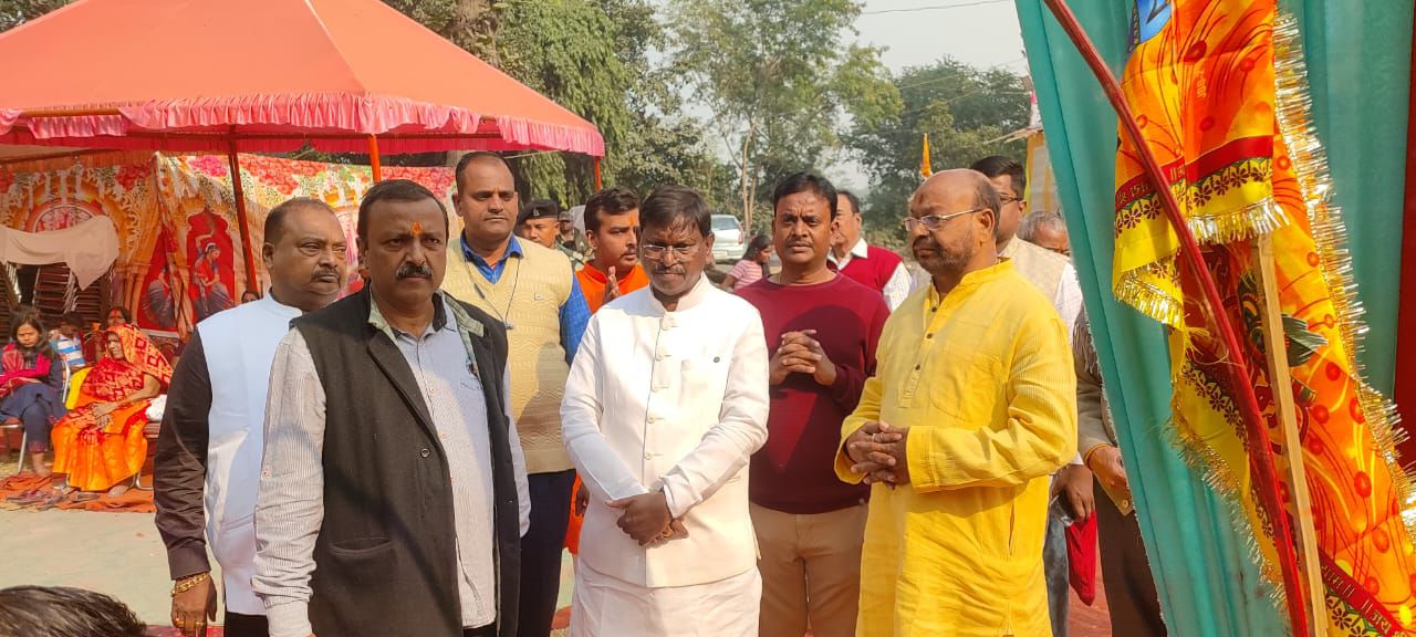 Adityapur: नौ कुण्डीय श्री लक्ष्मीनारायण यज्ञ का हुआ आयोजन, केंद्रीय मंत्री अर्जुन मुंडा भी रहे मौजूद