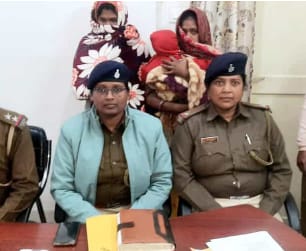 Adityapur: भीड़ में चेन गायब करने वाली महिलाएं पकड़ाई