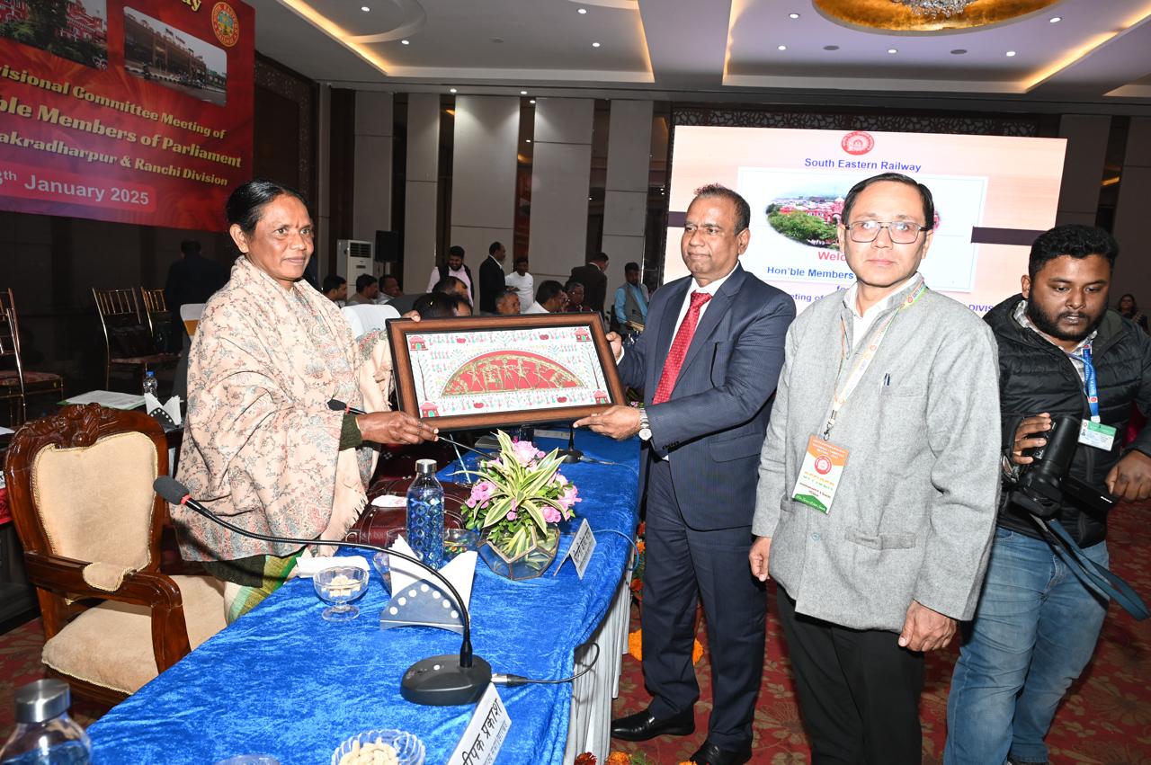 Jamshedpur: सांसद जोबा माझी ने चाईबासा को राजधानी रांची से जोड़ने की उठाई मांग