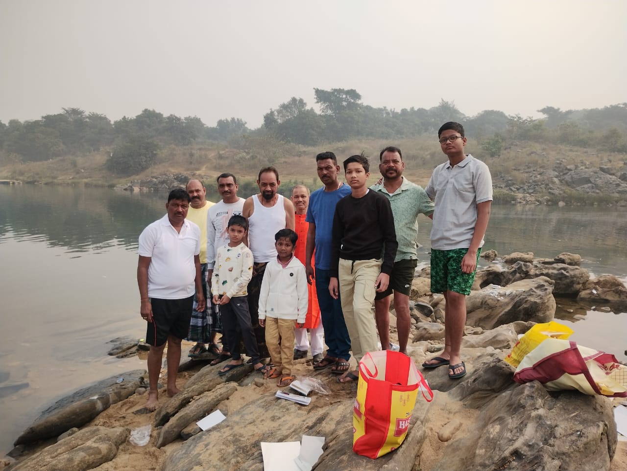 नवागढ़ में गंगा पूजा कर की गयी सुख समृद्धि की कामना, आसंगी घाट पर सांसद विद्युत वरण महतो ने लगायी डुबकी