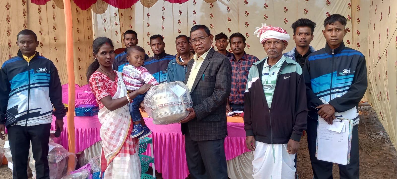 Jadugora: मकर पर्व पर नूतनडीह गांव में खेल-कूद प्रतियोगिता का हुआ आयोजन