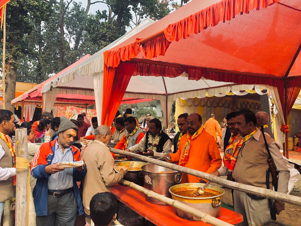 Adityapur: श्री लक्ष्मी नारायण महायज्ञ संपन्न, राम कथा के भंडारे में उमड़ी भीड़