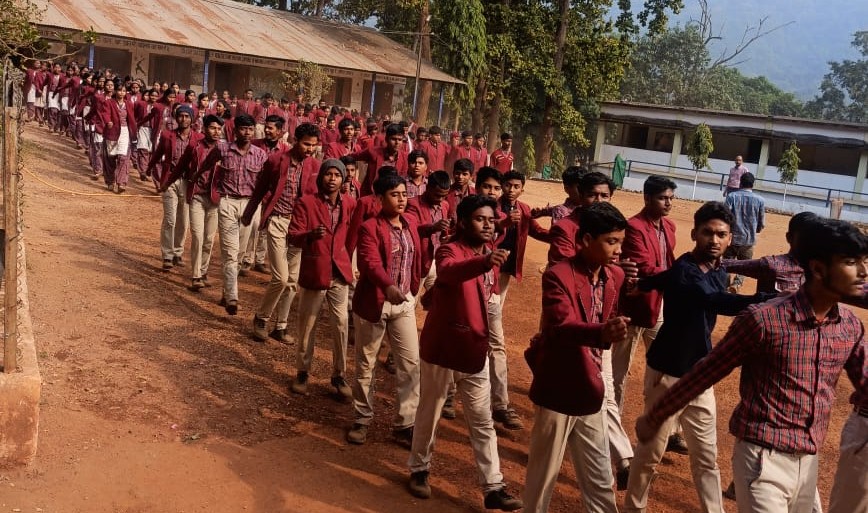 West Singhbhum: गणतंत्र दिवस की तैयारी को लेकर DAV चिड़िया में परेड की धूम