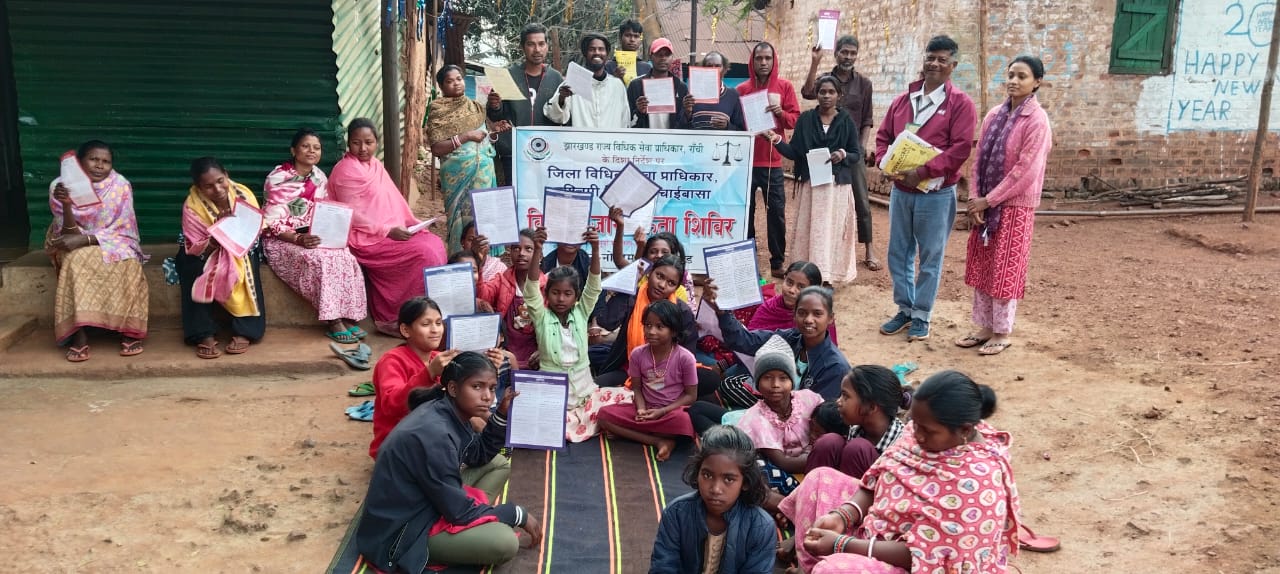 West Singhbhum: विधिक जागरूकता अभियान के तहत डालसा ने दी गुड टच-बैड टच की जानकारी