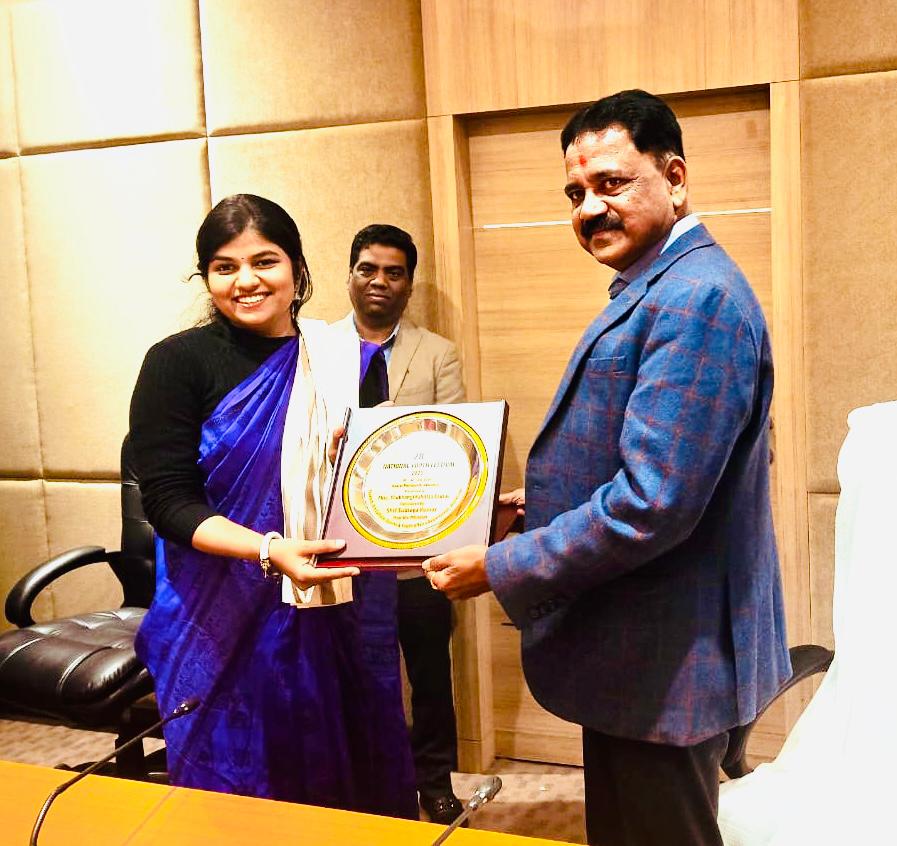 Ranchi: खेलमंत्री सुदिव्य कुमार सोनू ने राष्ट्रीय युवा महोत्सव में भाग लेकर लौटे प्रतिभागियों को किया सम्मानित