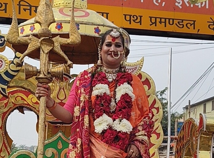 Deoghar: महामंडलेश्वर के रूप में पहली बार बाबा बैद्यनाथ के दरबार में पहुंची रोज मौसी