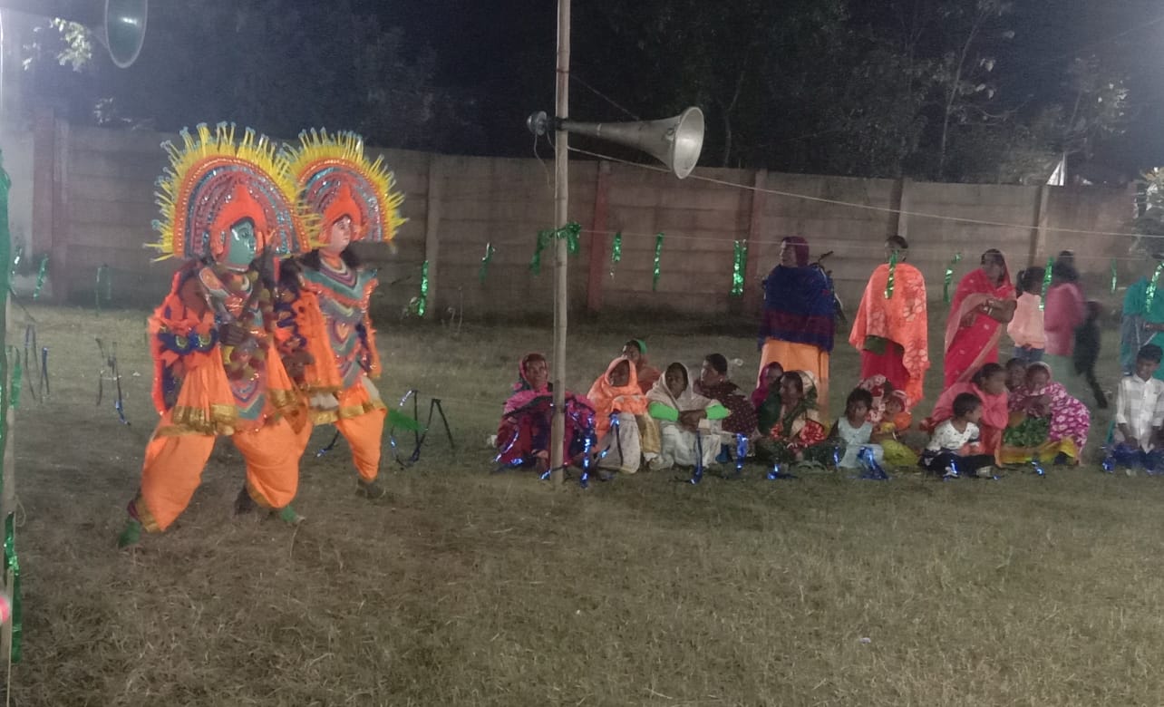 Gamharia: रायबासा में छऊ नृत्य का आयोजन
