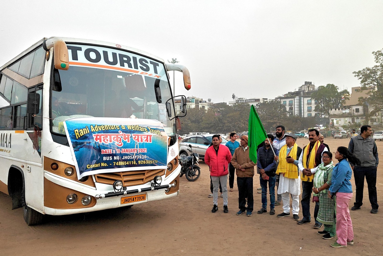 Jamshedpur: सरयू राय ने कुंभनगरी के लिए रवाना की बस