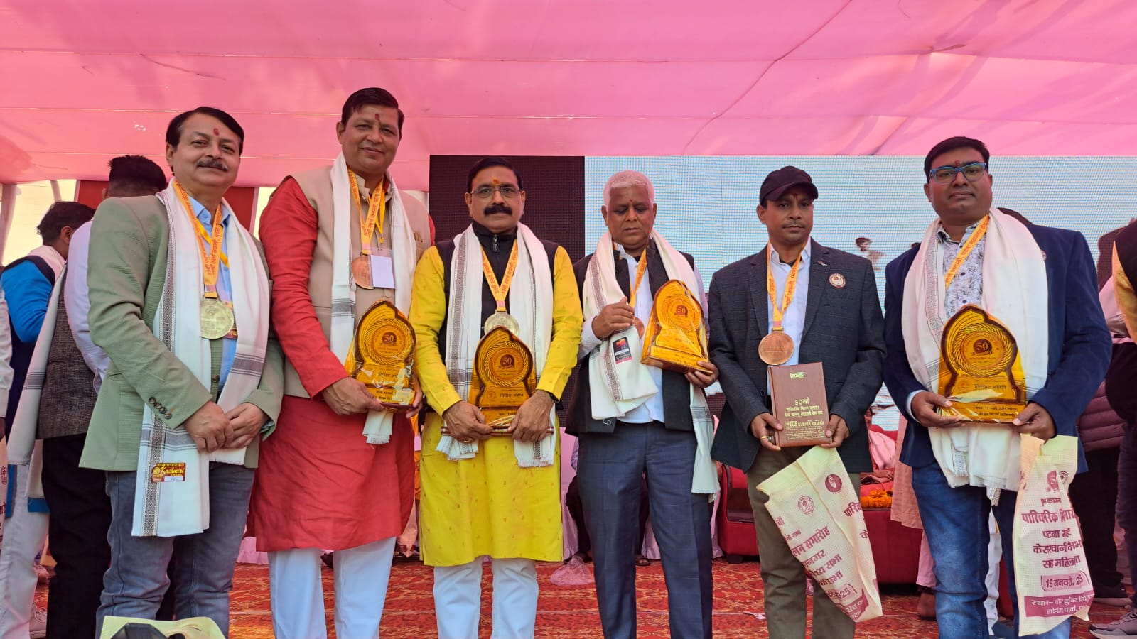 Deoghar: बैद्यनाथ धाम केसरवानी वैश्य सभा के पदाधिकारियों का पटना में भव्य सम्मान