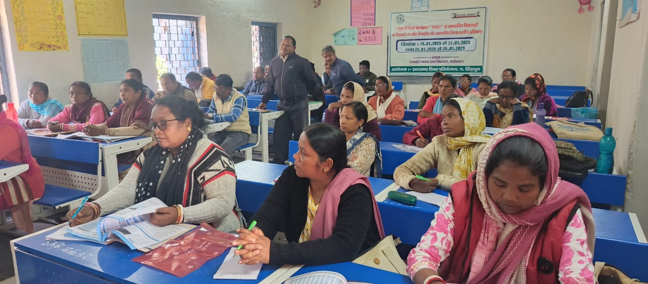 Chaibasa: बहुभाषी शिक्षा पलाश कार्यक्रम का हुआ शुभारंभ