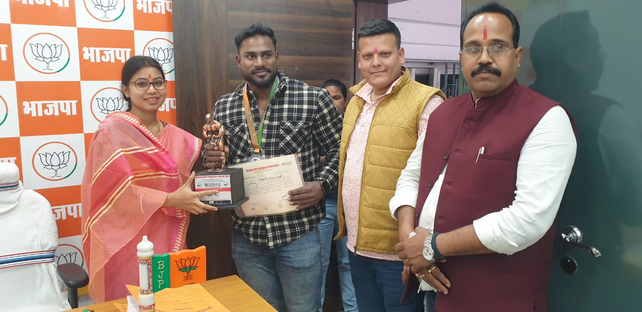 Jamshedpur: टाटा मोटर्स के टाउन विभाग के प्रशांत ने नेशनल बॉडीबिल्डिंग में जीता सिल्वर, उपलब्धि पर सम्मान