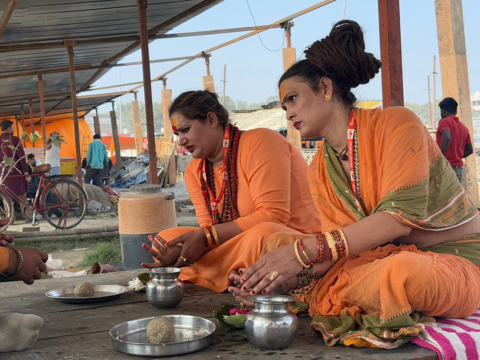 Deoghar: किन्नर रोज मौसी ने महाकुंभ में किया पिंडदान, संस्कारिक जीवन का किया त्याग