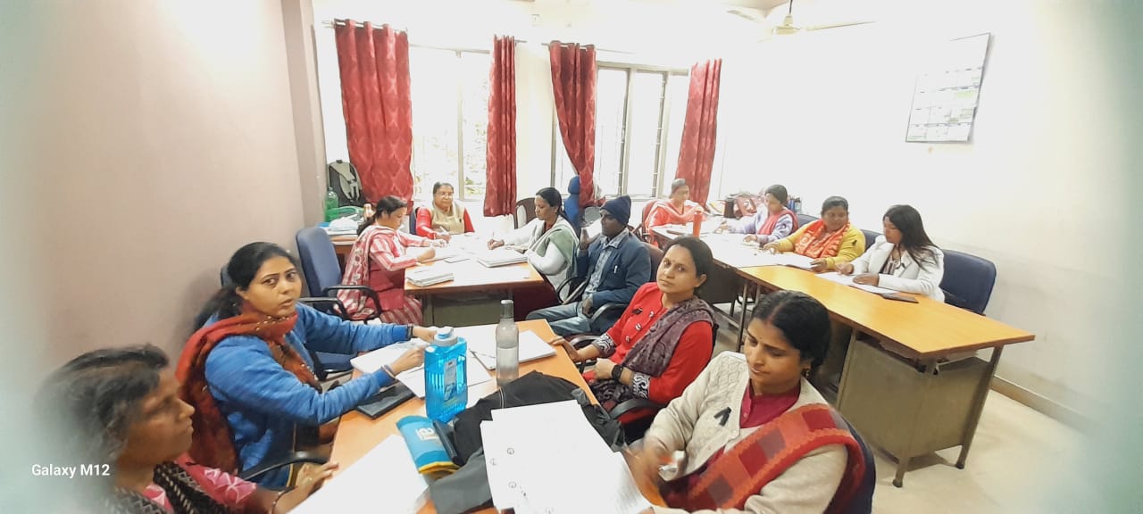 Jamshedpur: ग्रेजुएट महाविद्यालय के बीएड विभाग के शिक्षकों ने काला बिल्ला लगाकर जताया विरोध