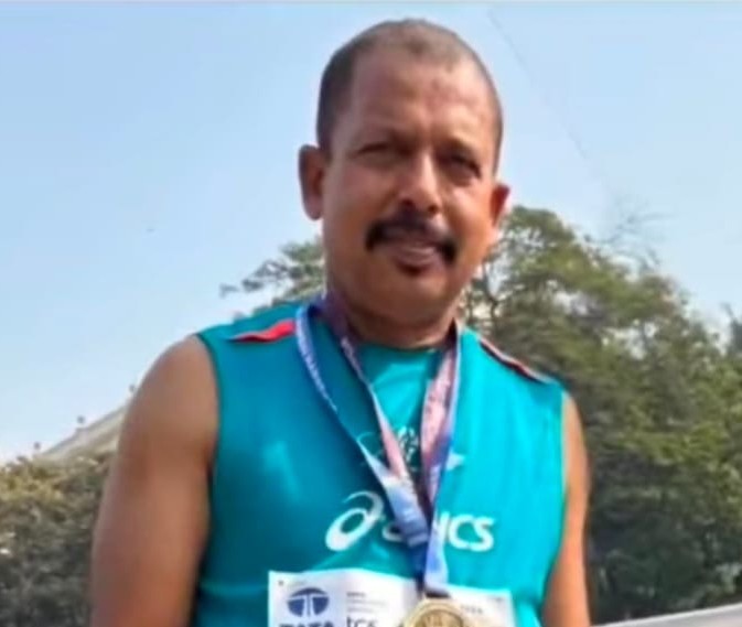 Jamshedpur : साकची थाना प्रभारी आनंद मिश्रा टाटा मुंबई मैराथन में भाग लेकर पुलिस वालों को दिये सीख 